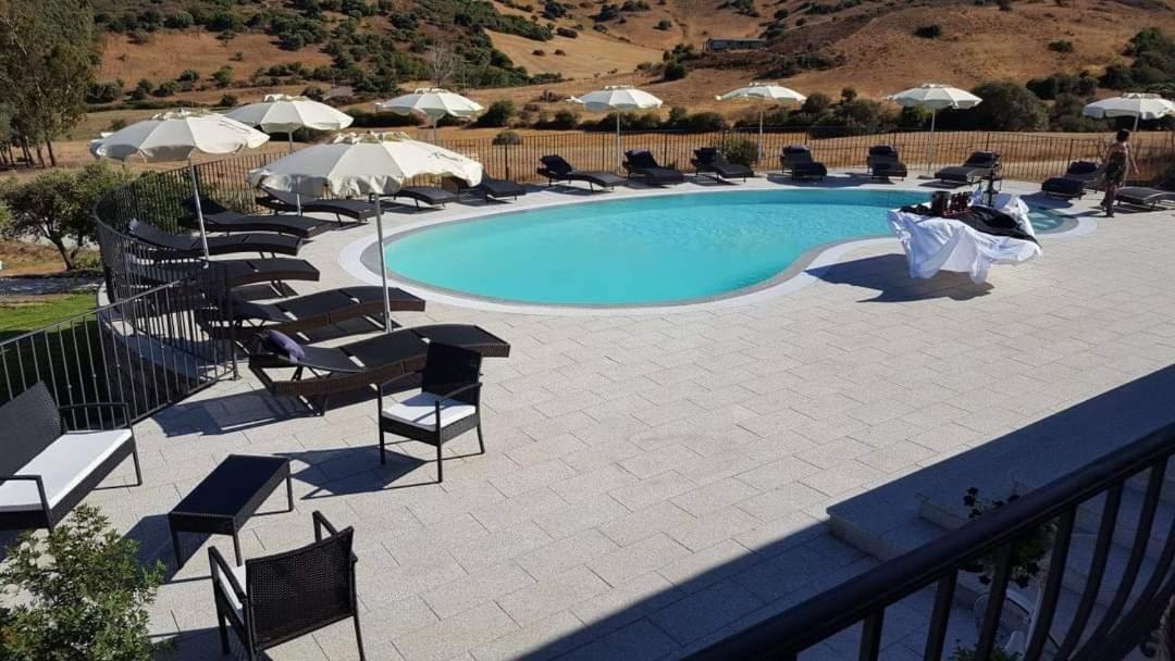 Case Vacanze Nioleo - Apartments And Pool Siniscola Buitenkant foto
