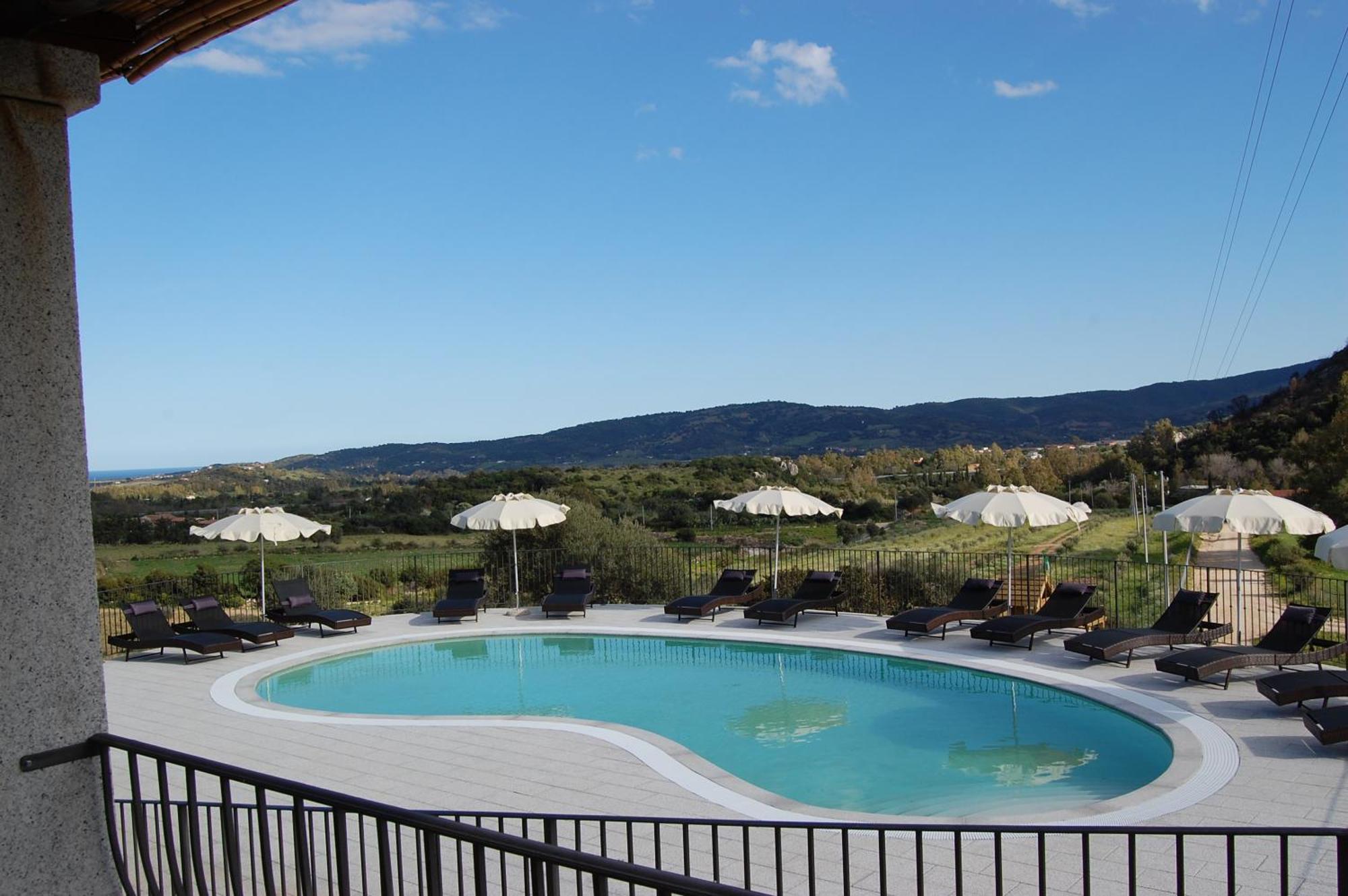 Case Vacanze Nioleo - Apartments And Pool Siniscola Buitenkant foto