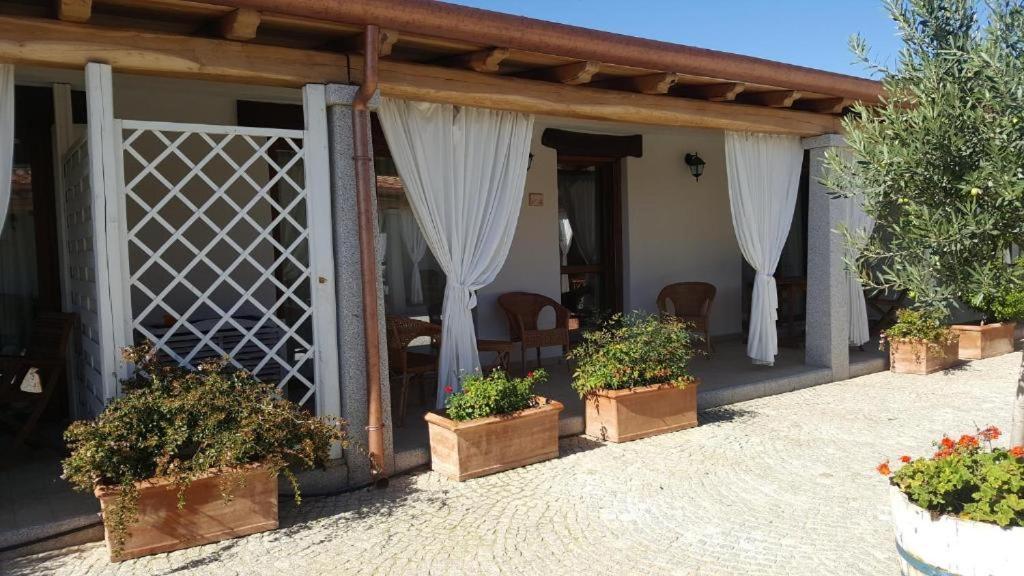 Case Vacanze Nioleo - Apartments And Pool Siniscola Buitenkant foto