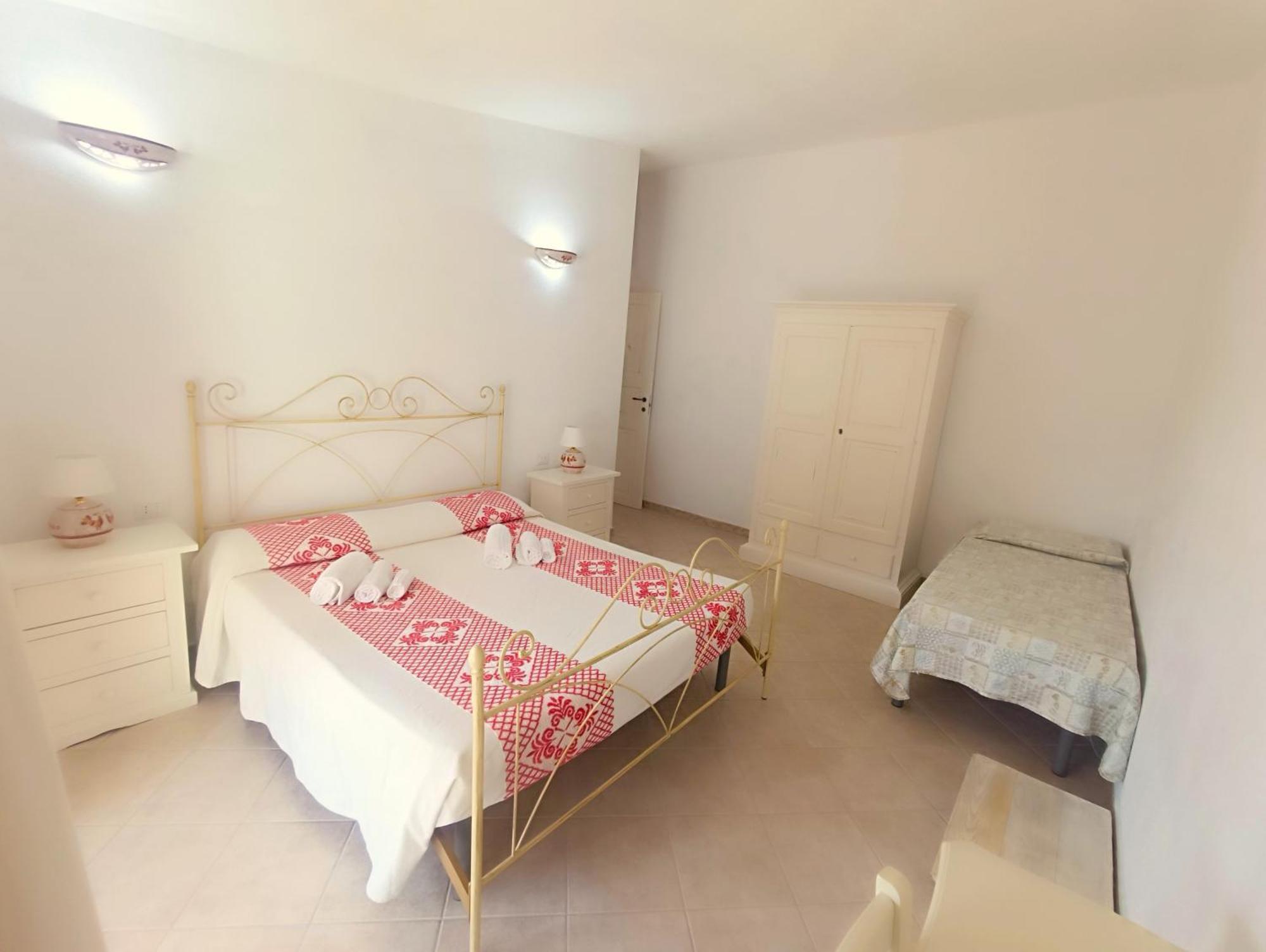 Case Vacanze Nioleo - Apartments And Pool Siniscola Buitenkant foto