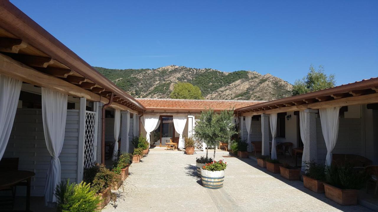 Case Vacanze Nioleo - Apartments And Pool Siniscola Buitenkant foto